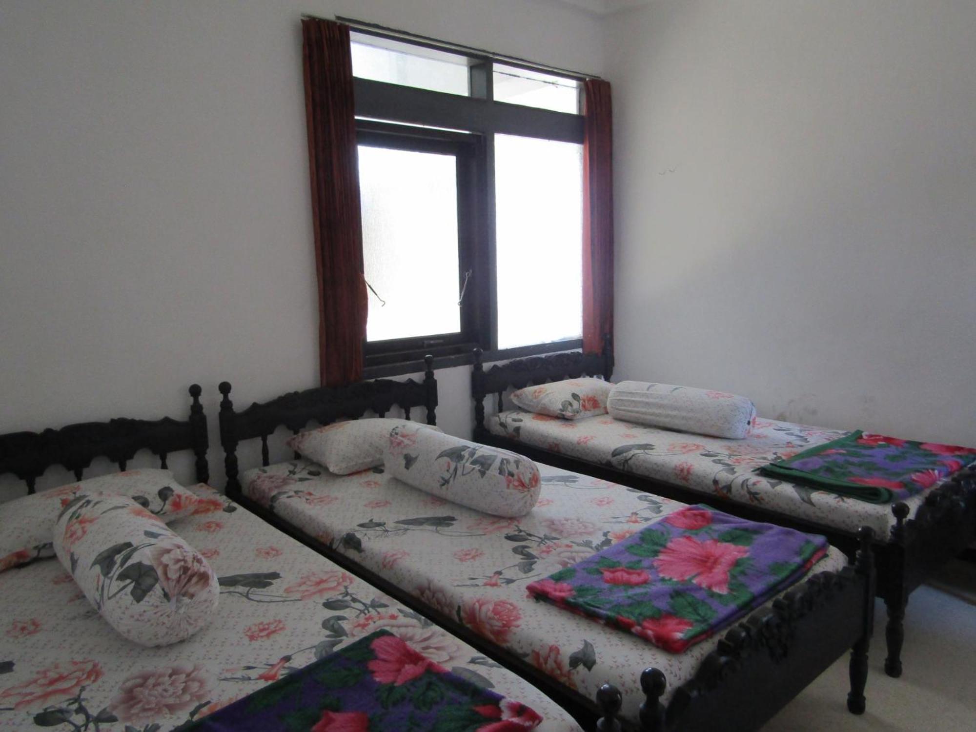 Hotel Pantes Саранган Екстериор снимка